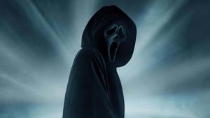 scream movie poster with a hooded man in the background ghostface wallpaper