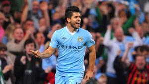 Sergio Aguero scoring Manchester City's winning goal against West Ham manchester city wallpaper