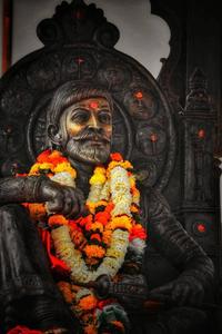 Shivaji Maharaj With Colorful Garlands shivaji maharaj wallpaper