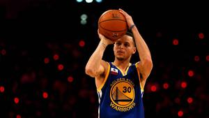 Shooting Stephen Curry In Dark Background stephen curry wallpaper