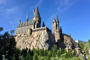 Soar to Hogwarts School of Witchcraft and Wizardry! hogwarts wallpaper