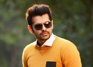 South Hero in Yellow Jumper south hero wallpaper