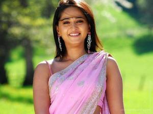 South Heroine Anushka Shetty Wallpaper