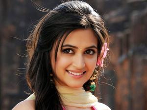 South Heroine Kriti Kharbanda Closeup south heroine wallpaper