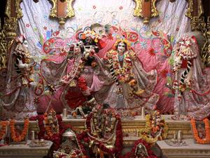 Spiritual Enlightenment - ISKCON Krishna with Radha, Mirabai, and Rukmini iskcon wallpaper