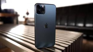 Standing iPhone 11 Pro iphone 11 wallpaper
