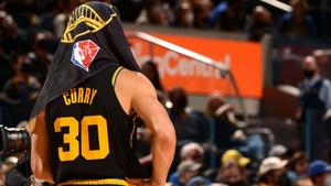 Stephen Curry, 2x NBA MVP, in his Golden State Warriors jersey stephen curry wallpaper