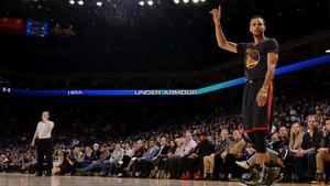 Stephen Curry in action during a basketball game stephen curry wallpaper