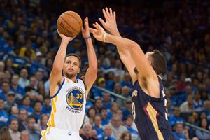 Stephen Curry making a jump shot during a basketball game stephen curry wallpaper