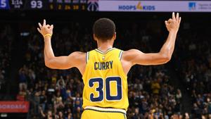 Stephen Curry shooting a basketball during a game stephen curry wallpaper