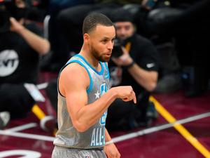 Stephen Curry shooting a jump shot stephen curry wallpaper