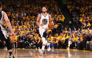 Stephen Curry shooting a three-pointer during a game stephen curry wallpaper