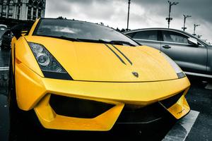 Striking Yellow Lamborghini Gallardo on a Rainy Day lamborghini wallpaper
