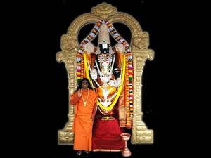 Swami Vishwananda With Lord Venkateswara 4K lord venkateswara 4k wallpaper