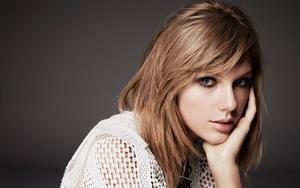 Taylor Swift glows in Hazelnut Brown Hair taylor swift wallpaper