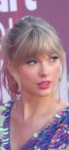 Taylor Swift is on top of the world! taylor swift wallpaper