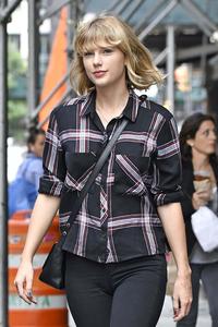 Taylor Swift Living the Sweet Life taylor swift wallpaper