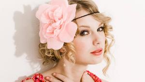 Taylor Swift Looking Pretty in Seventeen Magazine taylor swift wallpaper