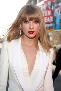 Taylor Swift Performing Her Hit Songs Live taylor swift wallpaper