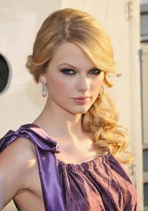 Taylor Swift puts on a stunning performance taylor swift wallpaper