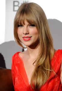 Taylor Swift rocking out a sold-out show taylor swift wallpaper