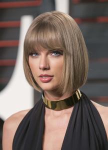 Taylor Swift Singing at The 2019 Billboard Music Awards taylor swift wallpaper