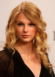 Taylor Swift singing on stage during a concert taylor swift wallpaper