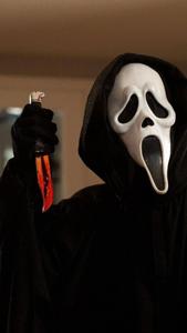 Tension Rises - A Mystery beneath the Ghostface Mask in Scream scream wallpaper