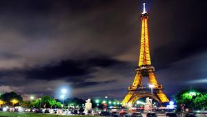 The Eiffel Tower lit up at night Wallpaper