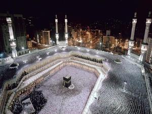 the kaaba at night with people around it islamic wallpaper