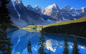 The Serene Beauty of a Cool Snowy Mountain cool wallpaper