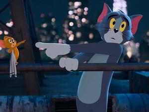Tom and Jerry in a Wildly Chased Game of Cat and Mouse tom and jerry wallpaper