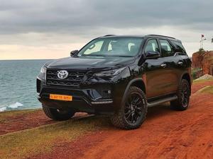 Toyota Fortuner Custom Jet-black Color toyota fortuner wallpaper