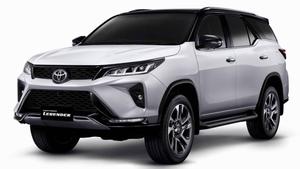 Toyota Fortuner Legender Super White