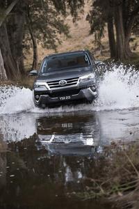 Toyota Fortuner Off-road River Driving toyota fortuner wallpaper