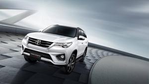 Toyota Fortuner White TRD Model Wallpaper
