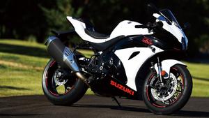 White Suzuki 4K Bike 4k bike wallpaper