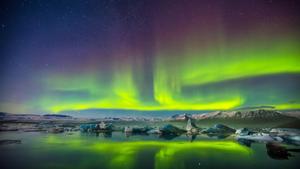 Windows 11 4K Aurora Lights windows 11 4k wallpaper
