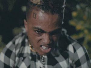 XXXTentacion performing to an angry crowd xxxtentacion wallpaper