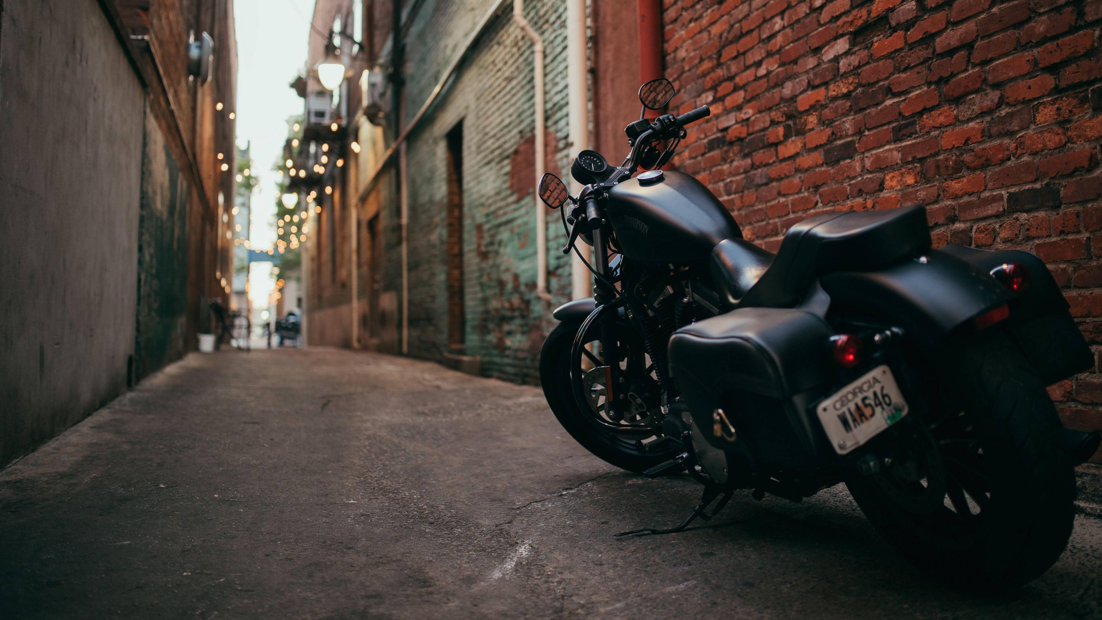 4K Bike In An Alley — 3840x2160 wallpaper