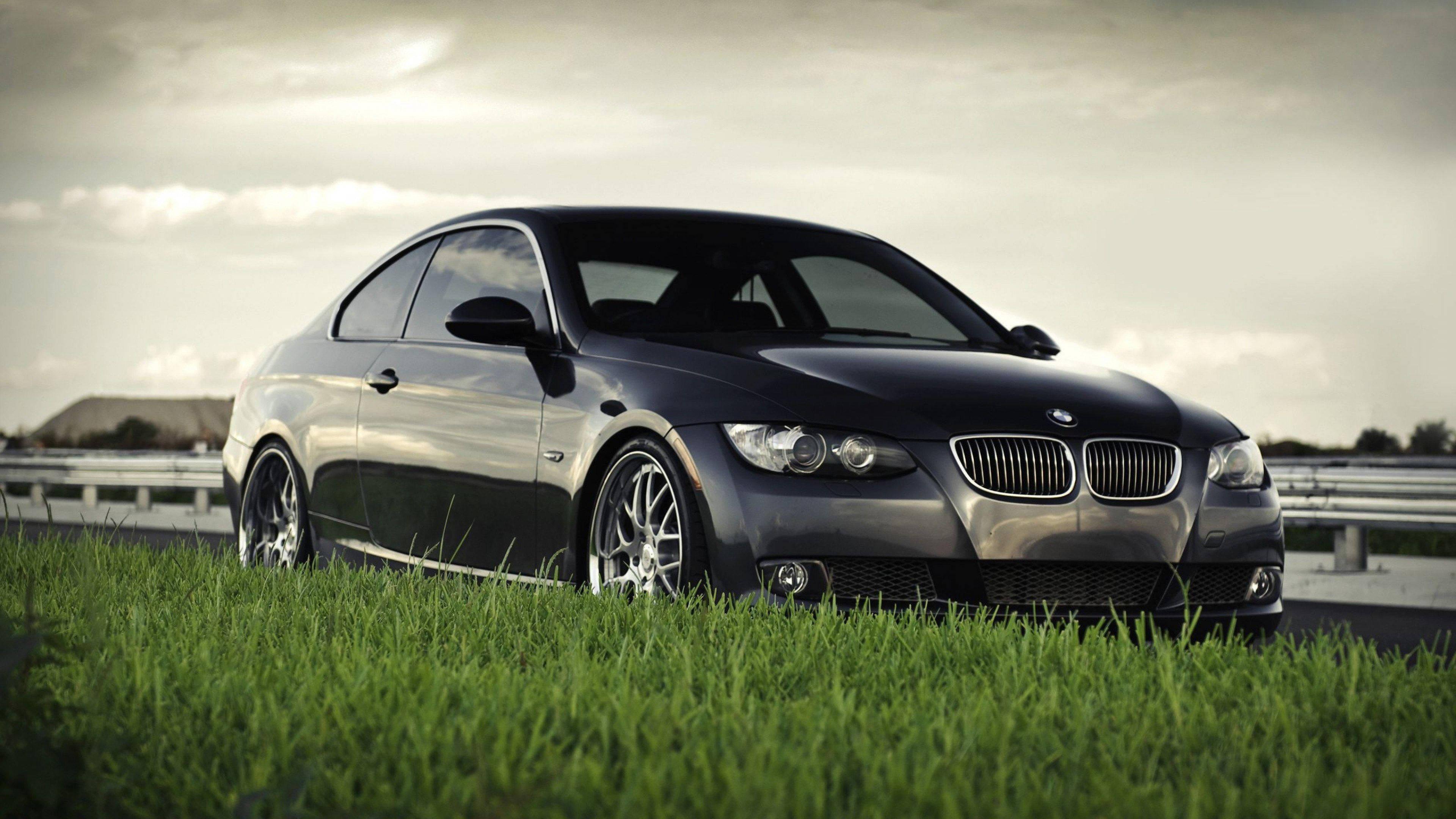 4K BMW In Grass — 3840x2160 wallpaper