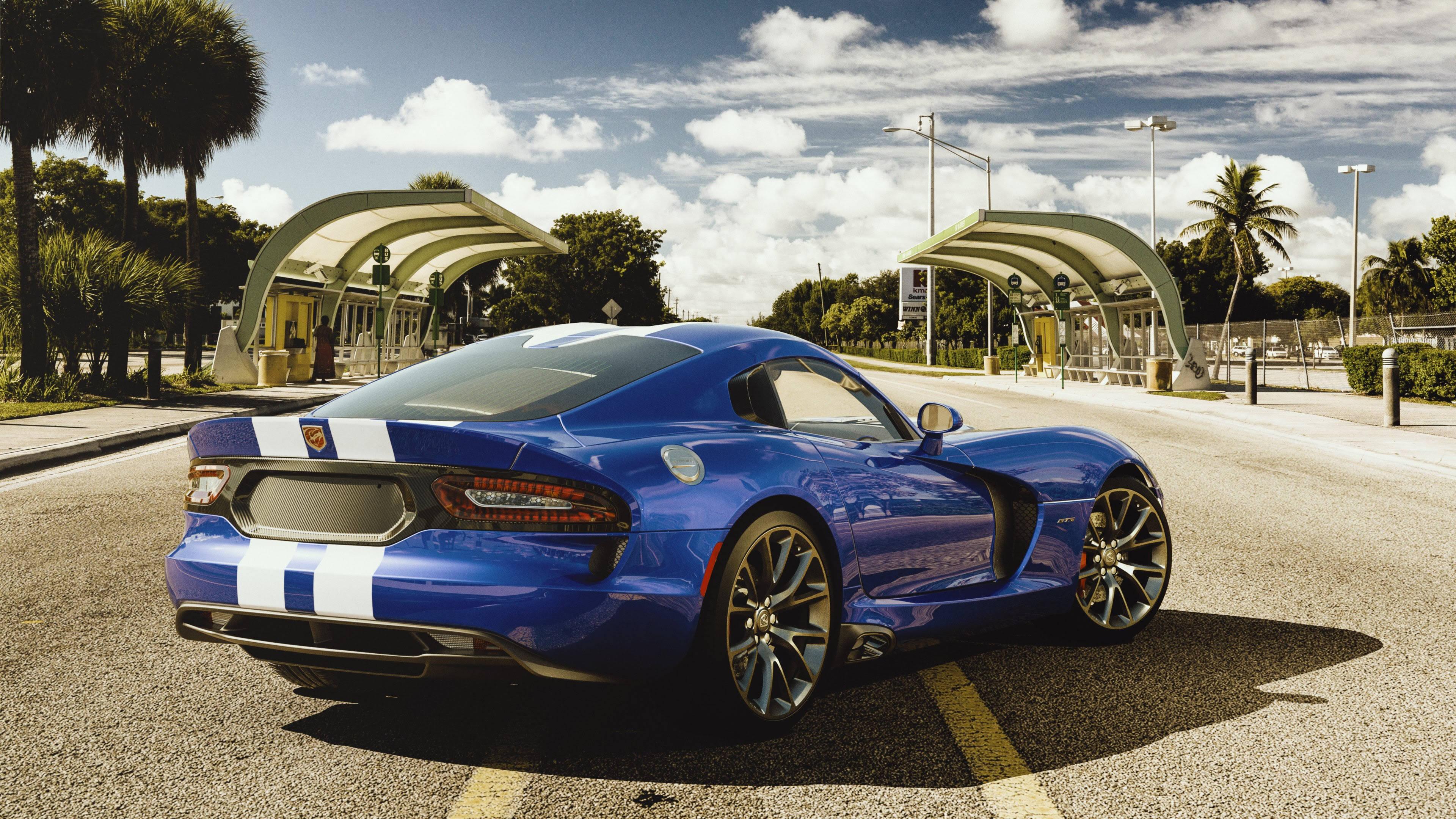 4K Striped Car On Road — 3840x2160 wallpaper