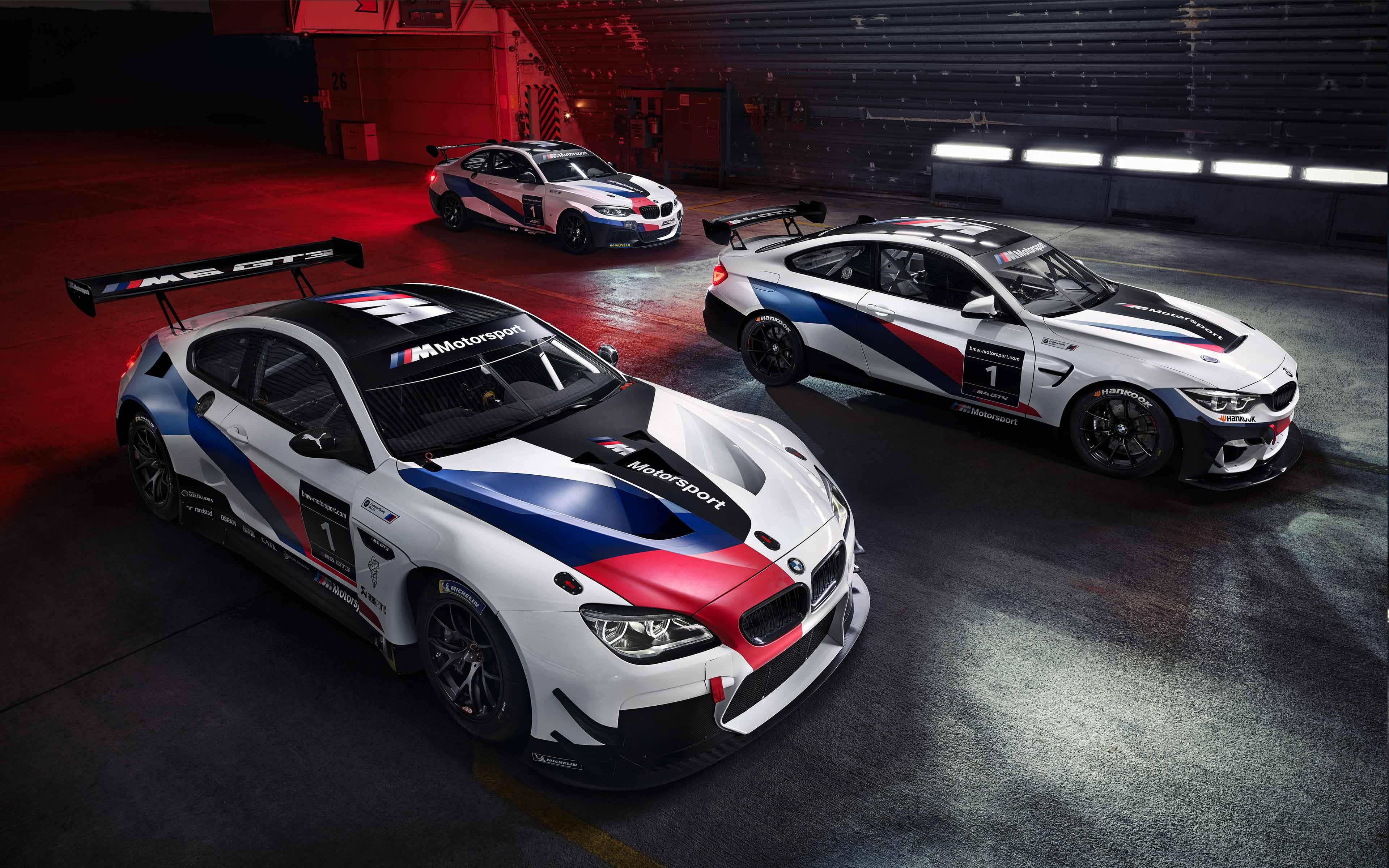 4K White Blue Red Racing Car — 3840x2401 wallpaper
