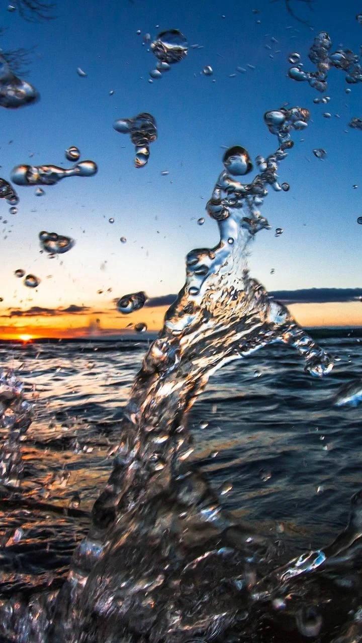 8K iPhone Water Splash In Beach Waves — 720x1280 wallpaper
