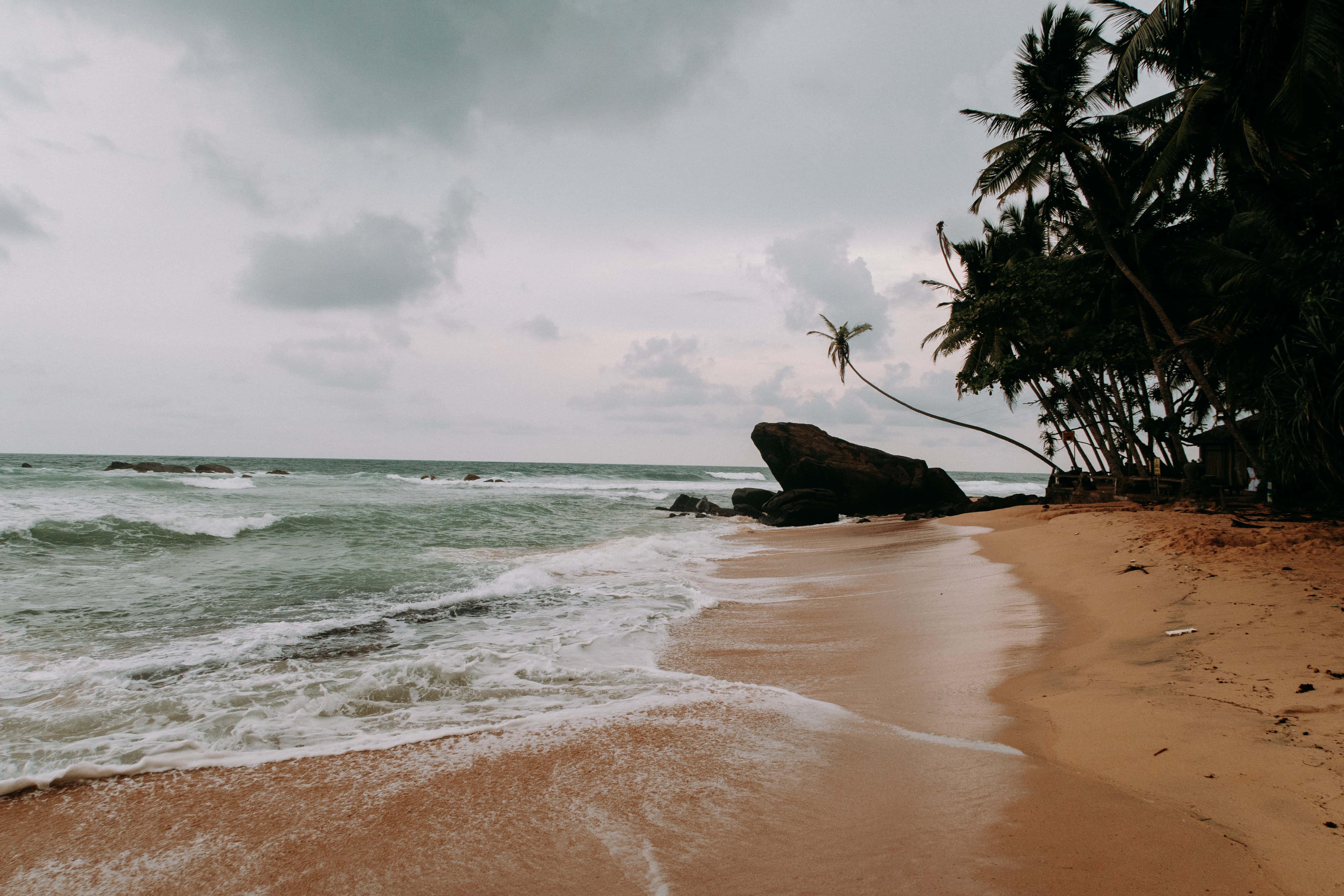 A beach that looks like a painting — 5472x3648 wallpaper