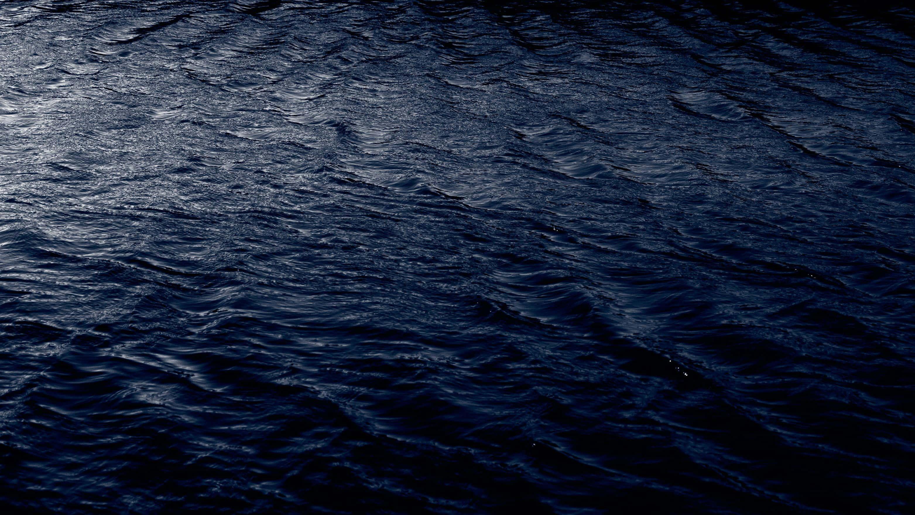 a boat is in the water — 3126x1758 wallpaper