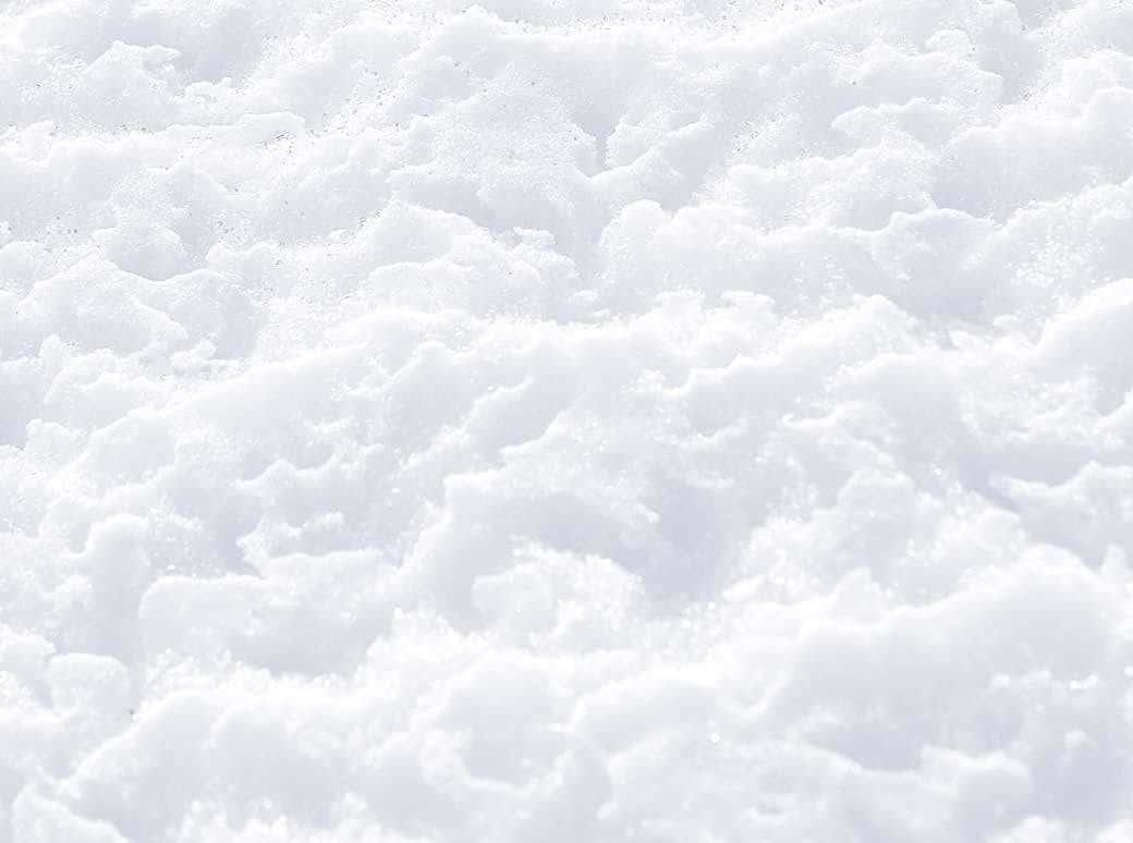 A calming white aesthetic background — 1040x774 wallpaper
