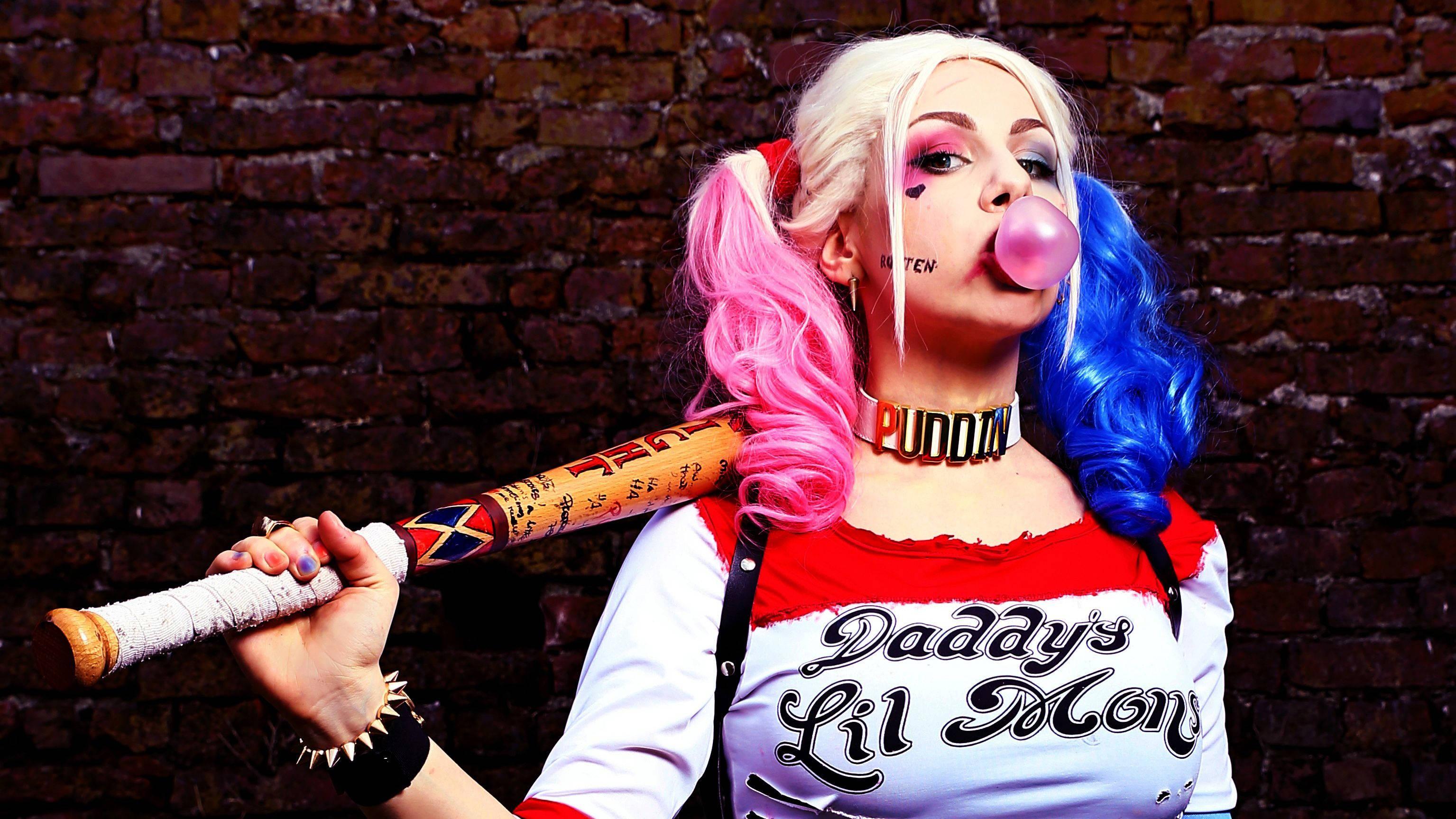 A cosplayer dressed as the iconic DC Comic character, Harley Quinn. — 3070x1727 wallpaper