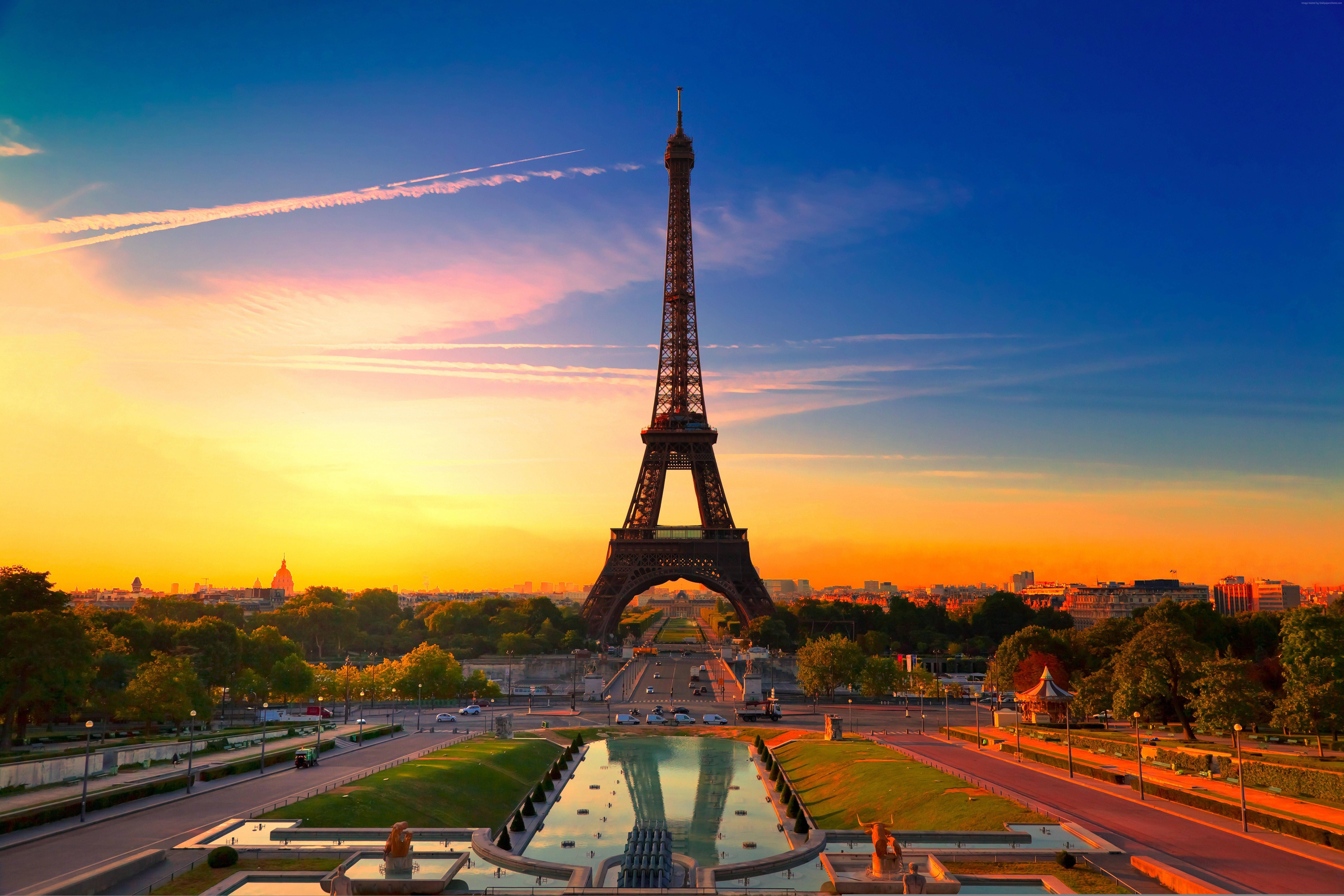 A dreamy night in Paris - Eiffel Tower lit up in vibrant colors — 7600x5066 wallpaper