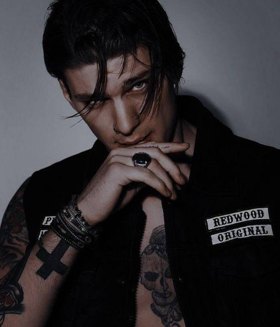 A handsome bad boy in a black leather jacket — 563x658 wallpaper